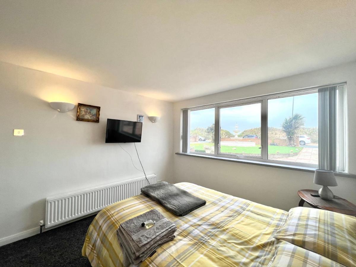 Beach Front Apartment With Free Parking, St Annes Lytham St Annes Exterior foto