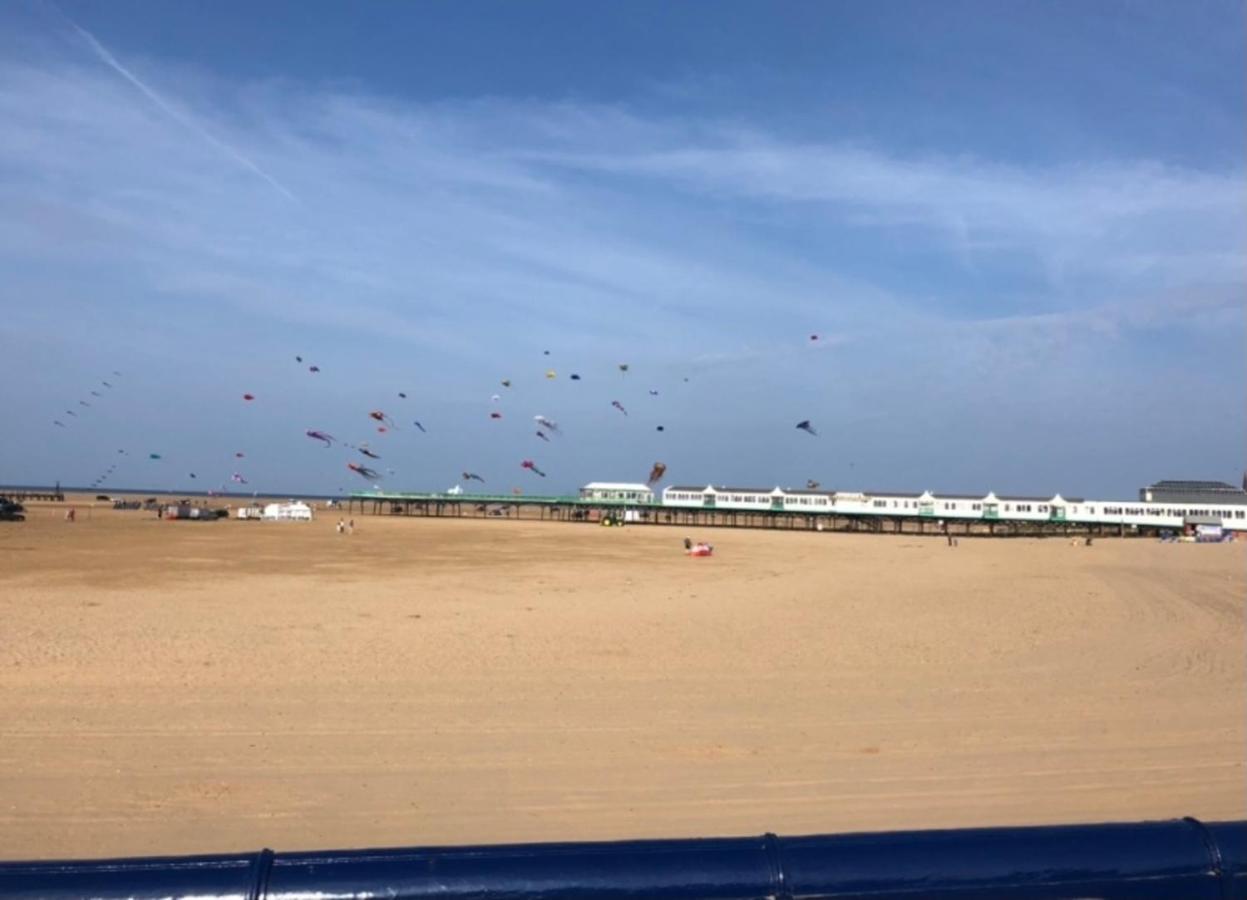 Beach Front Apartment With Free Parking, St Annes Lytham St Annes Exterior foto