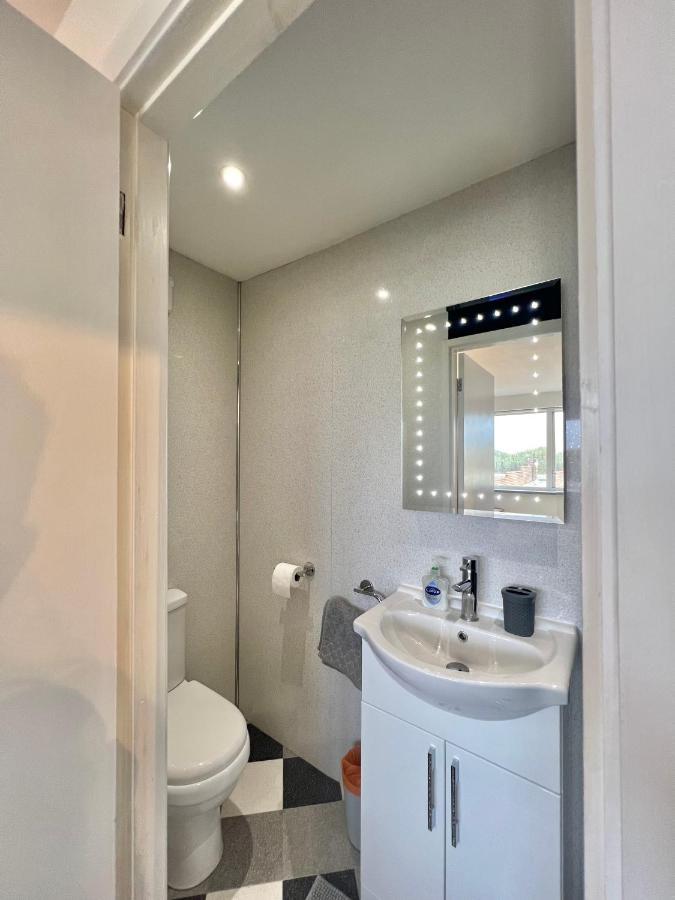 Beach Front Apartment With Free Parking, St Annes Lytham St Annes Exterior foto
